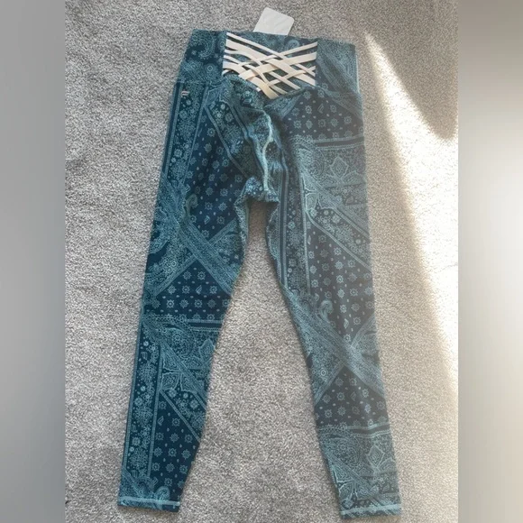 NEW fabletics leggings - Picture 3 of 5